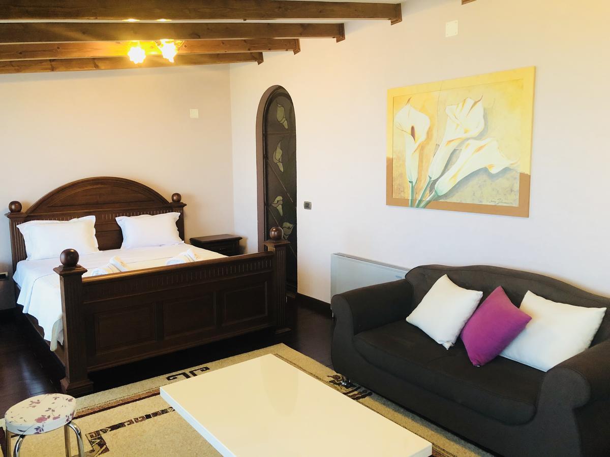 Hotel Lyhnidas Udenisht Екстериор снимка